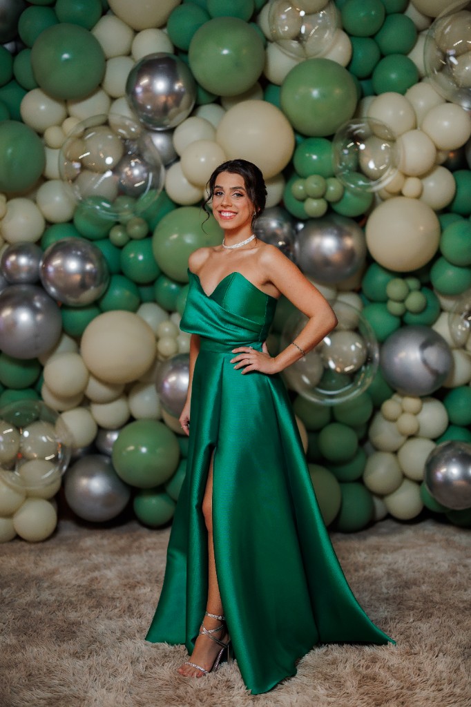 Formatura na Chácara do Cris — formanda em frente à decoração