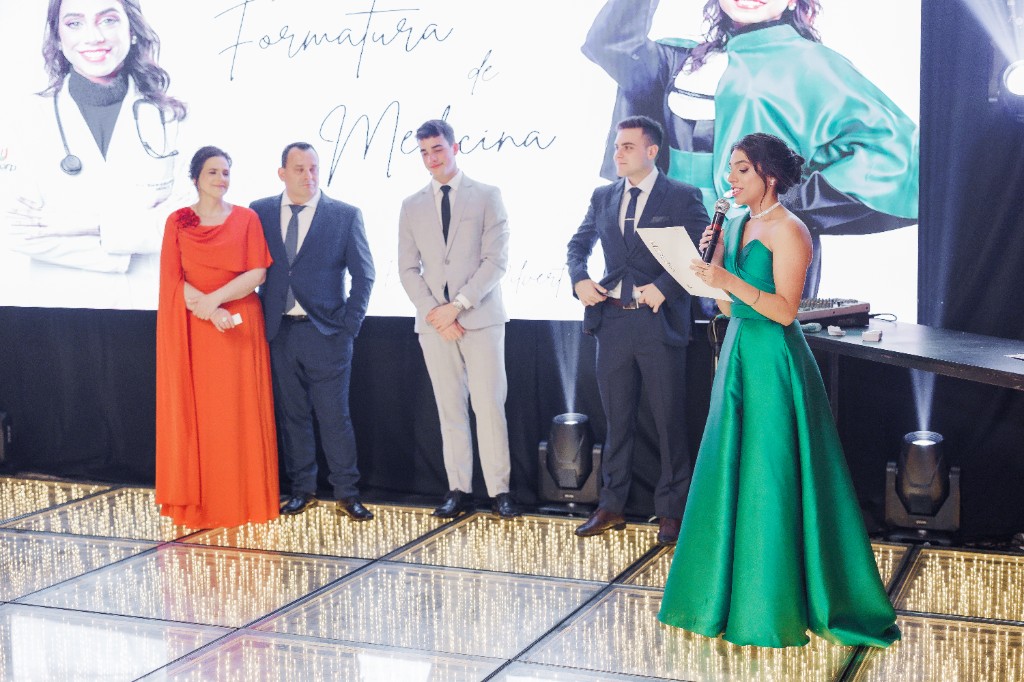 Formatura na Chácara do Cris — cerimônia no palco