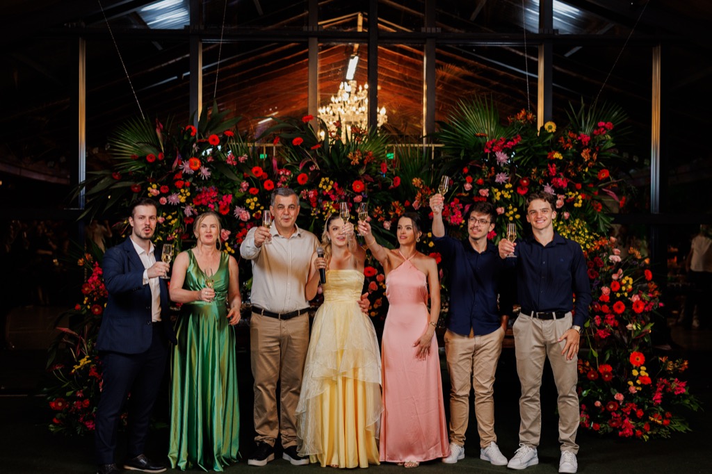 Formatura na Chácara do Cris — brinde com família e amigos