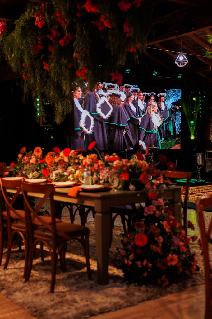 Salão de eventos na Chácara do Cris — vista ampla do salão decorado